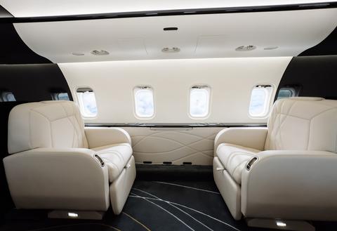 Открыть на весь экран Challenger 850 2